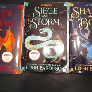 Shadow and bone trilogy (paperback)